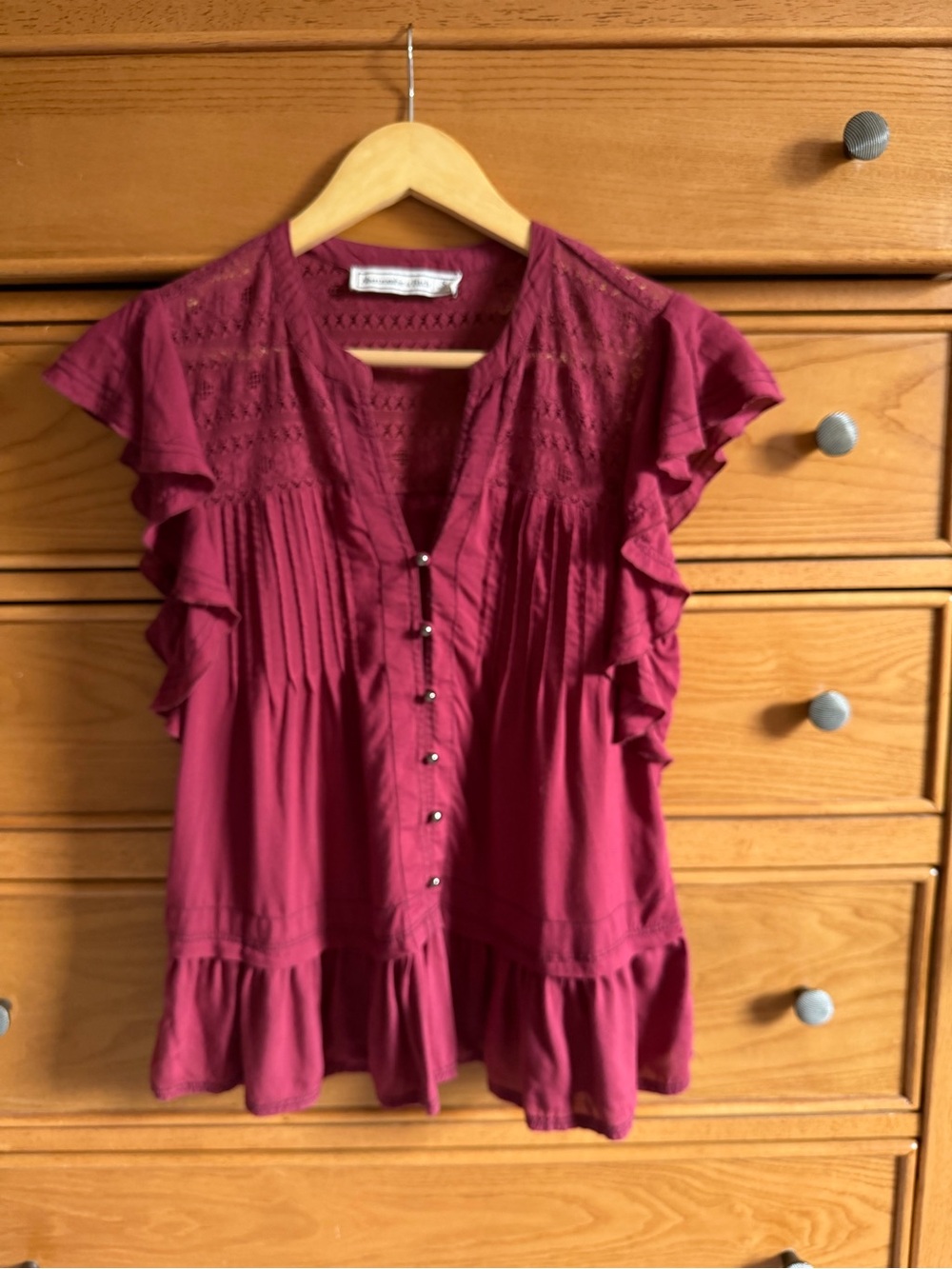 Abercrombie & Fitch Lace Yoke Ruffle Maroon Blouse Womens Size S Flutter Sleeve